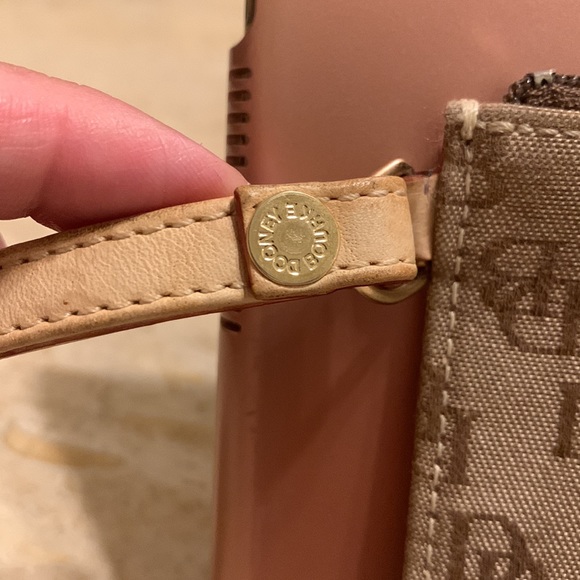 Dooney Bourke vintage wristlet tan in great new condition. - Picture 3 of 8